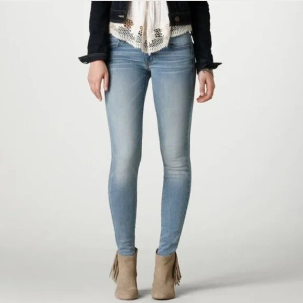 American Eagle Hi-Rise Jegging Light Wash Size 12 Short
